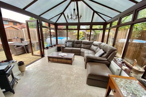 16 Clover Lane, Northampton, NN2 8BT