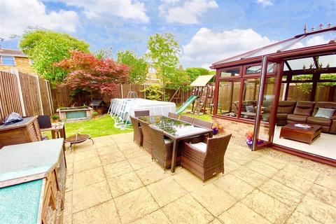 16 Clover Lane, Northampton, NN2 8BT