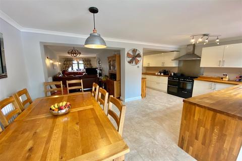 16 Clover Lane, Northampton, NN2 8BT