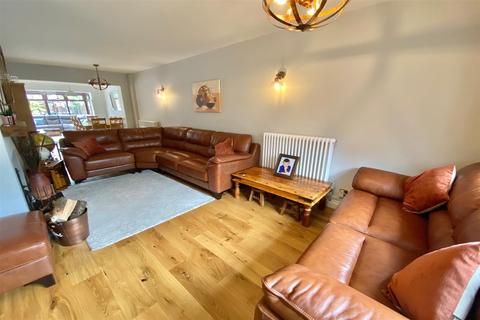 16 Clover Lane, Northampton, NN2 8BT