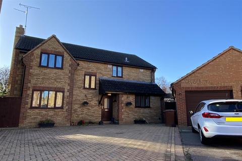 25 Lockwood Close, Northampton, NN2 7SS