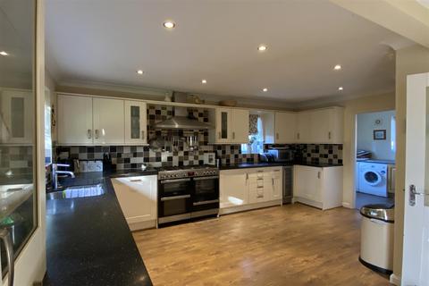25 Lockwood Close, Northampton, NN2 7SS