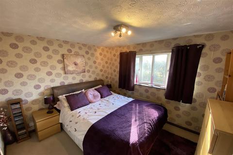 25 Lockwood Close, Northampton, NN2 7SS