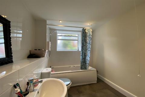 67 Balmoral Road, Northampton, NN2 6JY