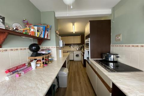 65 Grasscroft, Northampton, NN2 8QL