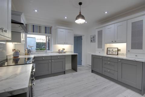 2 Cliff Cottages, Hessle, HU13 0HE