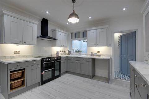 2 Cliff Cottages, Hessle, HU13 0HE