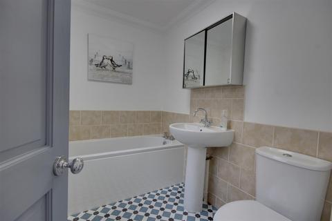 2 Cliff Cottages, Hessle, HU13 0HE