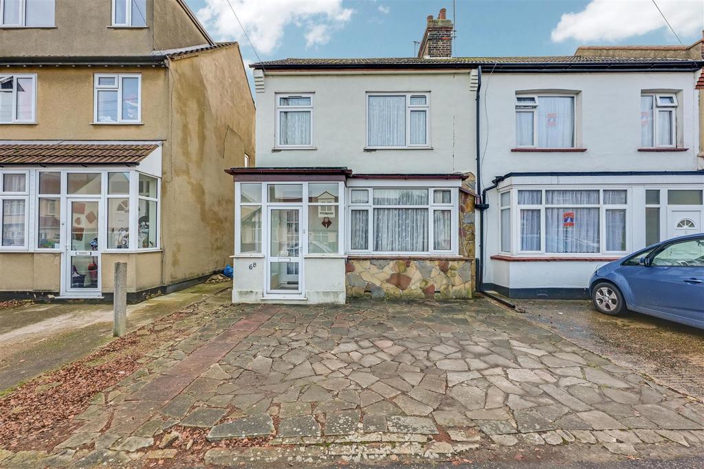 Cumberland Avenue, SouthendOnSea 3 bed end of terrace house £260,000