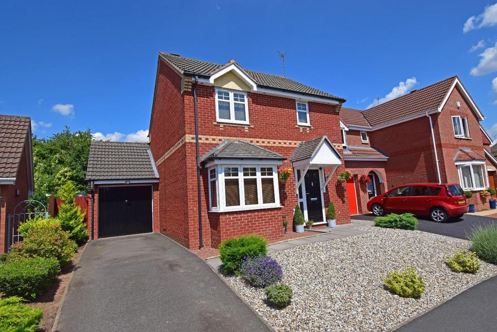 37 Swan Drive, Droitwich, Worcestershire, WR9 8WA 3 bed detached house