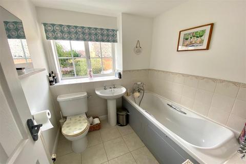 49 Wake Way, Grange Park, Northampton, NN4 5BG