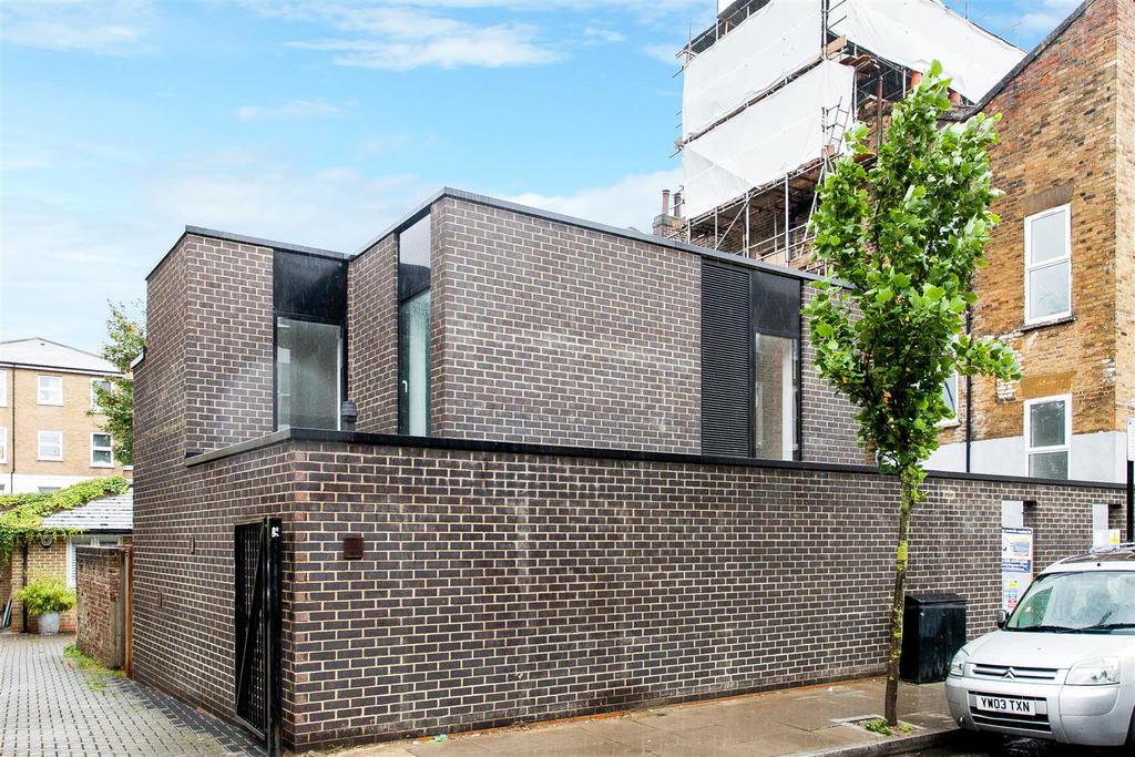 Milton Grove, Stoke Newington, N16 2 bed house £700,000