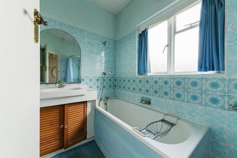 78 Oaks Avenue, Worcester Park, KT4 8XF