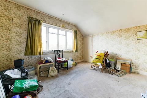 78 Oaks Avenue, Worcester Park, KT4 8XF