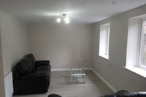 3 bedroom apartment to rent, Flat 4 7, Wynnstay Grove, Manchester, M14