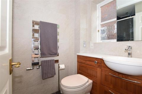 32 Alberta Drive, Smallfield, Horley, RH6 9QU