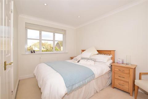 32 Alberta Drive, Smallfield, Horley, RH6 9QU
