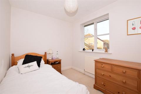 32 Alberta Drive, Smallfield, Horley, RH6 9QU