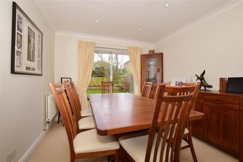 32 Alberta Drive, Smallfield, Horley, RH6 9QU