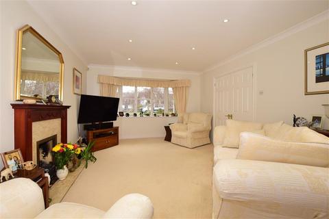 32 Alberta Drive, Smallfield, Horley, RH6 9QU