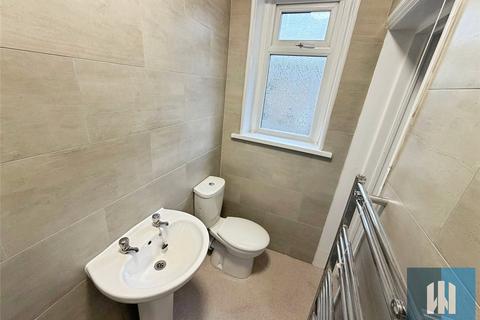 2 bedroom terraced house to rent, Leeds Road, Huddersfield, HD1