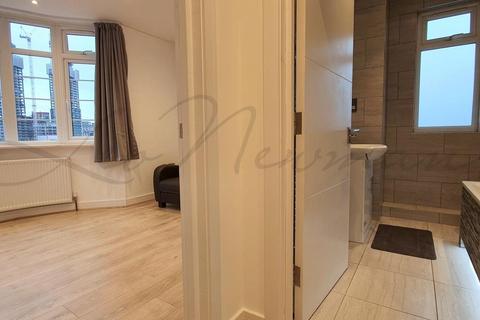 undefined, Rosebank Way, Acton, W3