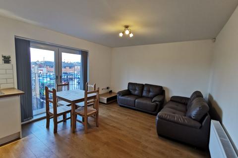 3 bedroom apartment to rent, Flat 3, 30 Platt Lane , Manchester , M14