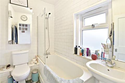 1 bedroom flat to rent, Strathblaine Road, London