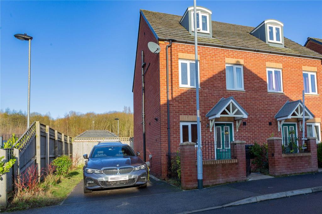 Hexagon Close, Blackley, Manchester, M9 3 bed townhouse £189,950