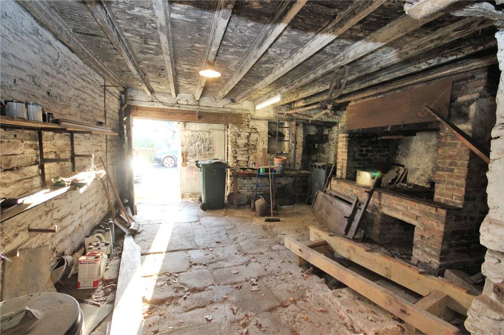 Garage/Workshop