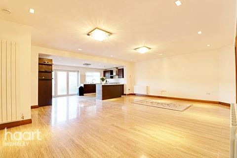21 Tudor Close, London, NW9 8SU