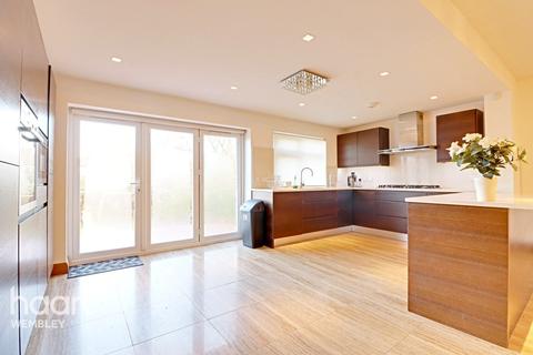 21 Tudor Close, London, NW9 8SU