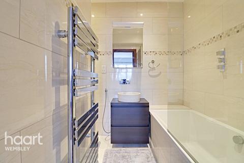 21 Tudor Close, London, NW9 8SU