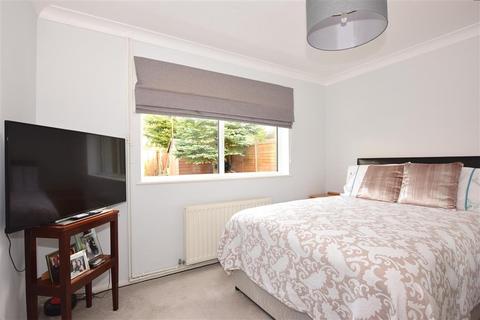 1 Hillcrest Drive, Cuxton, Rochester, ME2 1AA