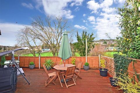 1 Hillcrest Drive, Cuxton, Rochester, ME2 1AA