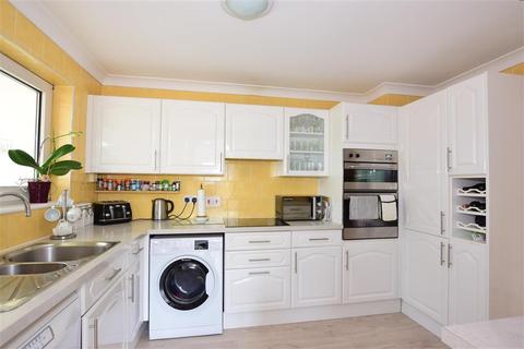 1 Hillcrest Drive, Cuxton, Rochester, ME2 1AA