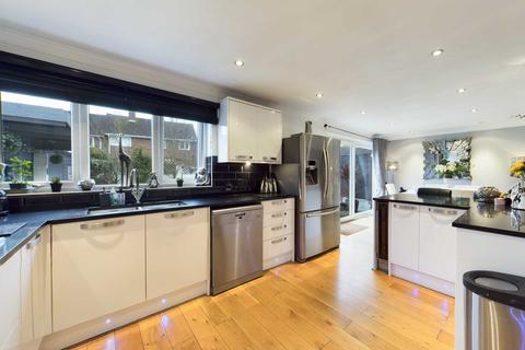 1 Arundel Close, Hemel Hempstead, HP2 4QR
