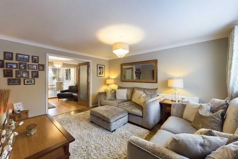 1 Arundel Close, Hemel Hempstead, HP2 4QR