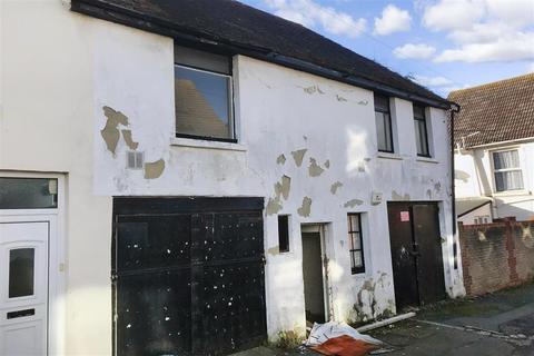 1 Ash Tree Road, Folkestone, CT19 6ED