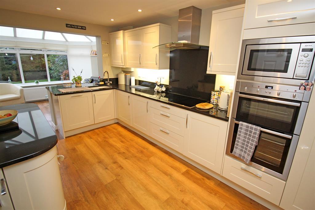 Jackdaw Close, Stevenage, SG2 9DA 4 bed detached house £550,000