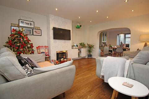 10 The Oundle, Stevenage, SG2 8JY