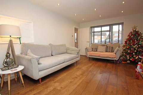 10 The Oundle, Stevenage, SG2 8JY