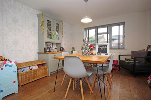 10 The Oundle, Stevenage, SG2 8JY