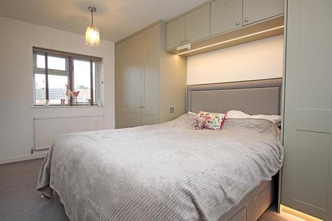 10 The Oundle, Stevenage, SG2 8JY