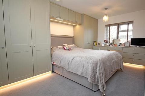 10 The Oundle, Stevenage, SG2 8JY