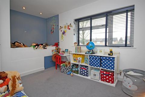 10 The Oundle, Stevenage, SG2 8JY