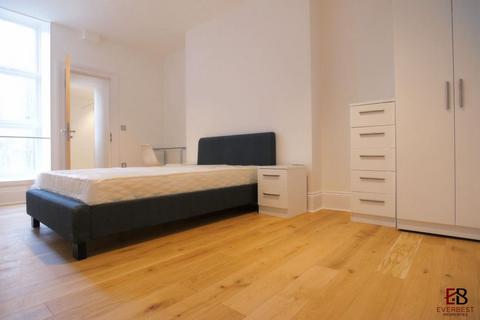 3 bedroom apartment to rent, E0F Chaucer Building, Newcastle Upon Tyne