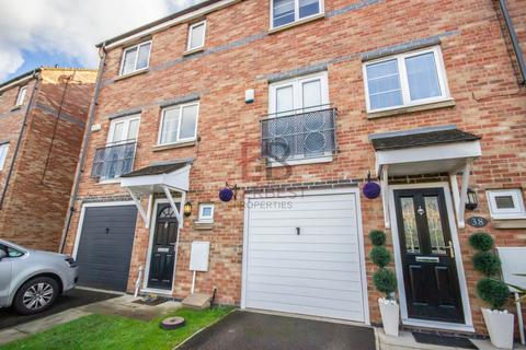 3 bedroom townhouse to rent, St Cuthbert's Road, Gatehead