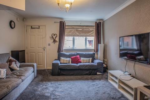 3 bedroom terraced house to rent, Foster Drive, Gateshead