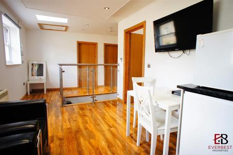 3 bedroom apartment to rent, Falconars Court,  Newcastle Upon Tyne
